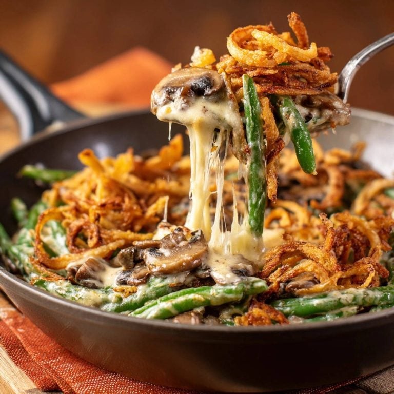Cheesy Skillet Green Beans: Crispy, Creamy, & Irresistible